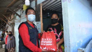 PMII Gandeng Komunitas Bagikan Sembako untuk Warga Terdampak PPKM