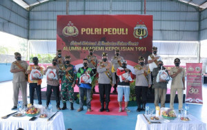 Alumni Akpol 1991 Bagikan 2.500 Sembako kepada Warga NTB