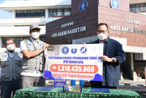 Alumni IPB Serahkan Donasi Rp1,3 Miliar untuk Oksigen Pasien Covid-19