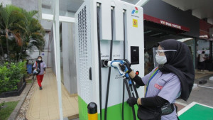 Stasiun Pengisian Kendaraan Listrik Tersedia di MT Haryono dan Lenteng Agung