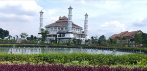 Tajug Gede Purwakarta, Masjid Unik dengan Sembilan Muadzin