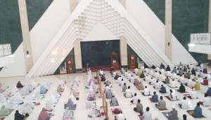 Jamaah Diizinkan Shalat di Masjid meski PPKM Level 4