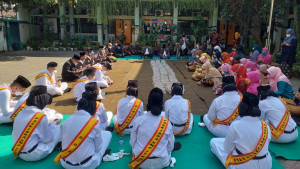 Peringati Hari Kemerdekaan, SMPIT di Semarang Ini Sajikan 76 Tumpeng
