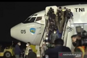 Pesawat TNI AU yang Bawa WNI dari Afghanistan Tiba di Jakarta