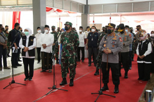 Panglima TNI dan Kapolri Tinjau Vaksinasi di Ponpes Tebuireng