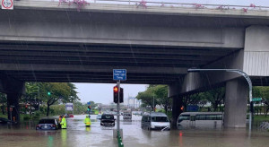 Singapura Dilanda Banjir,  Jalan Jadi Sungai