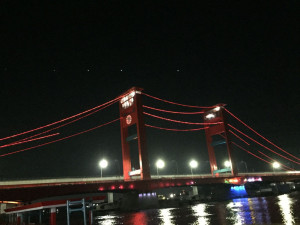 Cantiknya Jembatan Ampera saat Malam Hari, Dulunya Bernama Jembatan Bung Karno