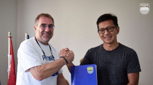 Persib Bandung Resmi Perpanjang Kontrak Pelatih Robert Albert