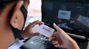 Pemerintah Jangan Buru-Buru Jadikan Sertifikat Vaksin Syarat Pelayanan Publik