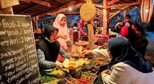 Mampir ke Angkringan Pinggir Sungai ala Majapahit di Semarang