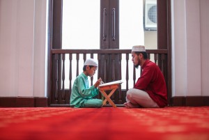 Agar Anak Jadi Hafidz, Akrabkan Ia dengan Al-Qur'an Sejak Dini