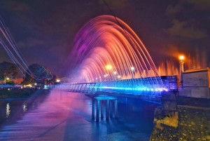 Indahnya Semarang Bridge Fountain, Wisata Air Gratis di Sungai Banjir Kanal Barat