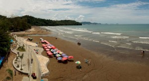 Pantai Air Manis Jadi Destinasi Wisata Halal di Sumatera Barat