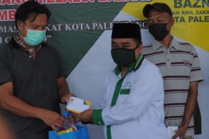 Baznas Beri Bantuan ke Penggali Kubur di Palembang