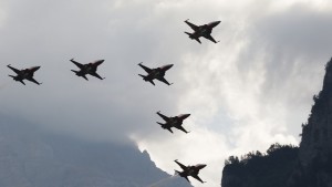 HUT ke-76 TNI, Atraksi Helikopter dan Pesawat Tempur di Langit Jakarta