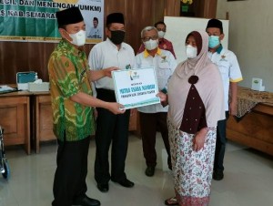 Baznas Kabupaten Semarang Beri Bantuan UMKM Nyaris Bangkrut