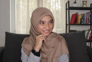 Sherly Annavita Rahmi, Muslimah Inspirasi Milenial untuk Peduli Isu Politik