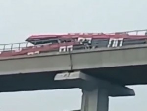 Saling Tindih, Uji Coba Kereta LRT Cawang-Cibubur Kecelakaan