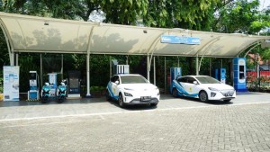 Pacu Ekosistem Kendaraan Listrik melalui SPKLU, PLN Raih Penghargaan GridOto Awards 2021