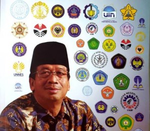 Prof. Jamal Wiwoho, Rektor UNS Tuntaskan Karya 4 Buku di Usia 60 Tahun