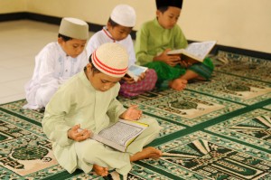 Agar Anak Jadi Cerdas Seutuhnya, Ajarkan Al-Quran dan Bahasa Arab