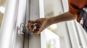 Tips Menjaga Rumah Tetap Aman Selama Liburan