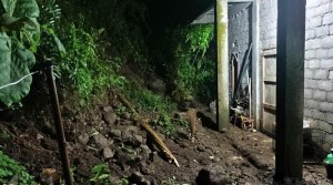 Hujan Deras,Tebing di Prambanan Longsor Rusak Rumah Warga