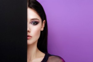 Bubah Alfian: Make Up Warna Terang Bakal Jadi Tren Tahun 2022