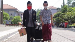 Kapan Waktu Tepat Memasukkan Anak ke Pesantren? Berikut Penjelasan Ustadz Fauzil Adhim