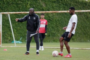 Jacksen F Tiago Latih Persis, Suporter Sumringah