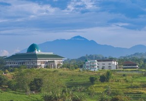 Pesantren Az-Zikra Gunung Sindur, Tempat Almarhum Ameer Azzikra Menuntut Ilmu