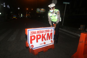 Luhut Binsar: Penerapan PPKM Jawa-Bali Cukup Terkendali