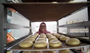 Mundur dari PNS, Kini Sukses Jadi Produsen Donat