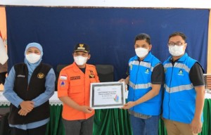 Gubernur Jatim Apresiasi PLN Salurkan Bantuan dan Pulihkan Listrik Erupsi Semeru