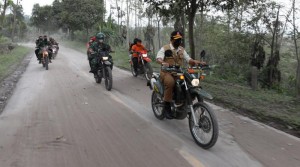 Tinjau Lokasi Bencana Gunung Semeru, Kepala BNPB: Waspada Erupsi Susulan