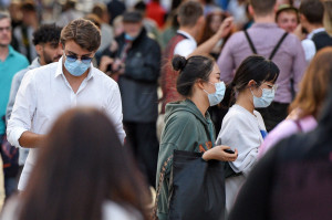 Kasus Covid-19 Melonjak, Korea Selatan Pertimbangkan Perketat Aturan