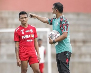 Laga Persis vs Dewa United, Adu Strategi Pelatih Beda Generasi