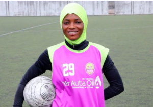 Bermain Sepak Bola dengan Hijab, Muslimah Ini Ungkap Tantangannya