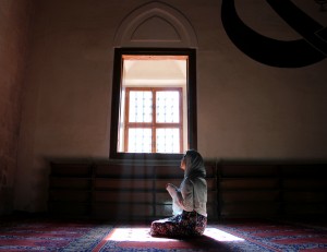 Saat Sedang Haid, Apa Wanita Boleh Menghafal Al-Quran?