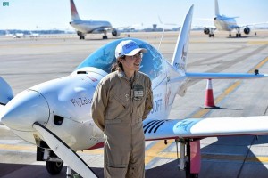 Pilot Wanita Termuda Terbang Keliling Dunia dengan Pesawat Microlight