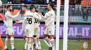 Menang 3-0 atas Venezia, AC Milan Geser Inter di Puncak Klasemen