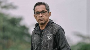 Aji Santoso Komentari Performa Kiper Muda hingga Striker Belanda