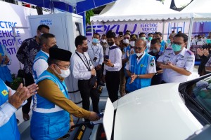 Terus Dorong Ekosistem EV, PLN Operasikan SPKLU Pertama di Sumbar