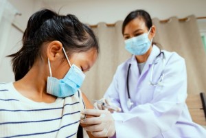 Efektifkah Vaksinasi pada Anak? Ini Kata Dokter Spesialis