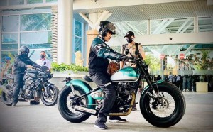 Kunjungan ke Lombok, Jokowi Kendarai Motor ke Sirkuit Mandalika