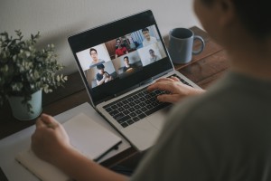 8 Etika Meeting Online yang Wajib Dipenuhi Siapapun