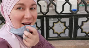 Bikin Haru, Ini Reaksi Mualaf Asal Inggris saat Pertama Kali Mengunjungi Madinah