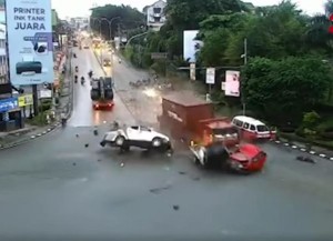 Polisi Sebut 4 Orang Tewas dalam Kecelakaan Maut Simpang Muara Rapak