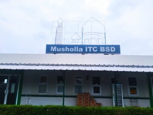 Sambil Berjualan Kopi, Nandang Abdikan Diri di Mushala ITC BSD