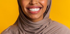 Kerap Mengalami Gusi Berdarah? Ini 8 Cara Terbaik Mengatasinya